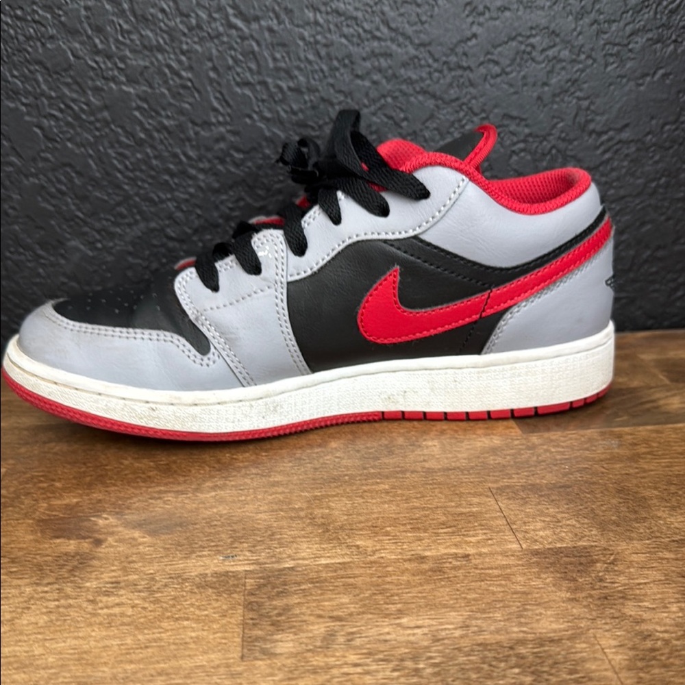 Air Jordan Low Sneakers in Black and Red Size 5.5 Boys - Picture 7 of 11